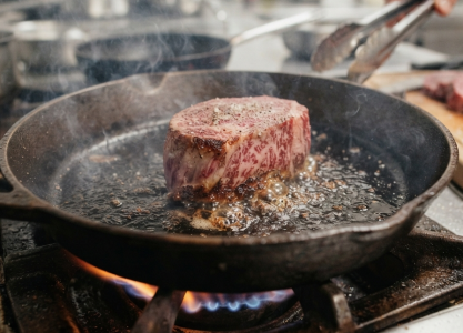 than-noi-wagyu-nau-bang-gang-can-lam-nong-chao-du-truoc-khi-bat-dau